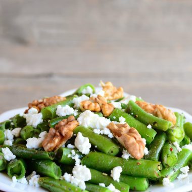 Green bean & walnut salad