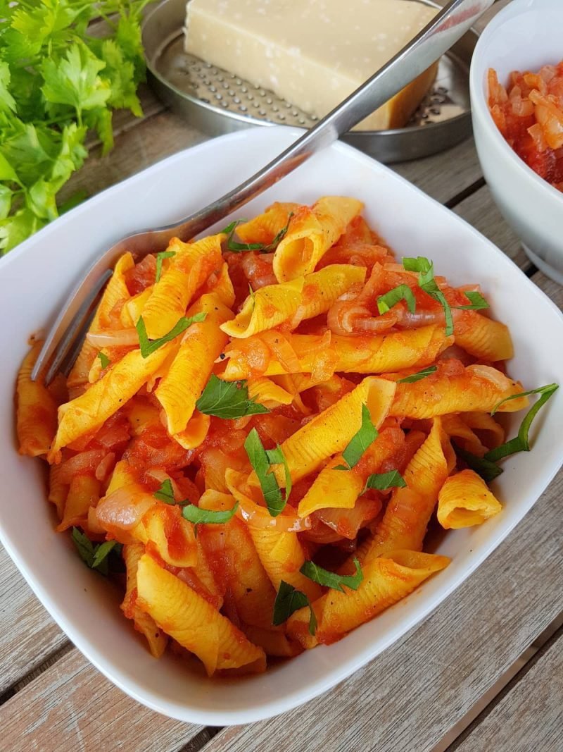 Easy and Tasty Side Dishes To Serve With Pork Chops