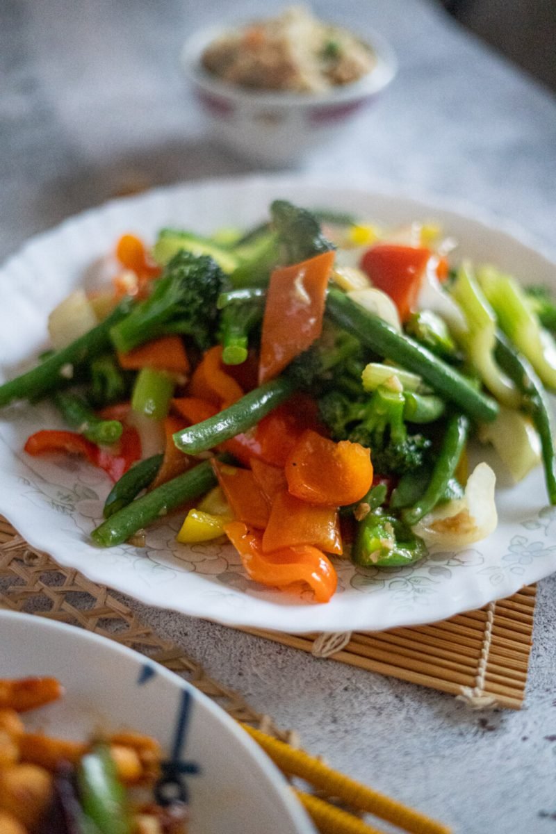 Easy and Tasty Side Dishes To Serve With Pork Chops