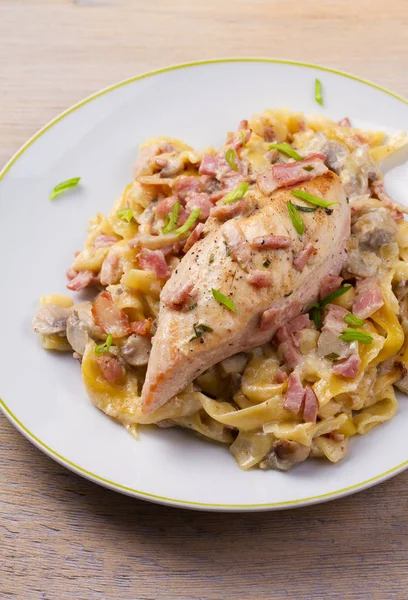 Chicken and creamy bacon with mushroom pasta